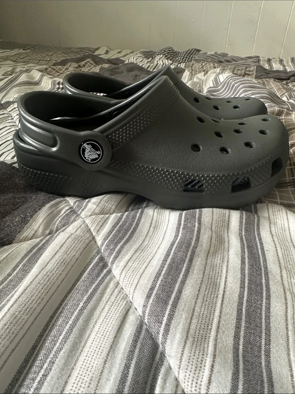 CROCS Kids Classic Clog in Charcoal Gray